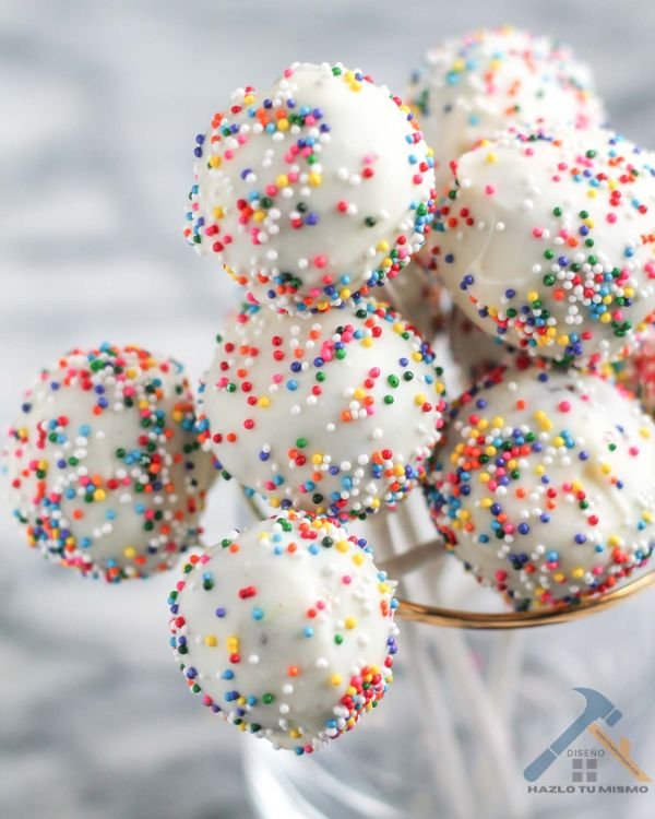 Cake Pops: Paletas de Amor en Cada Mordisco - HAZLO TU MISMO